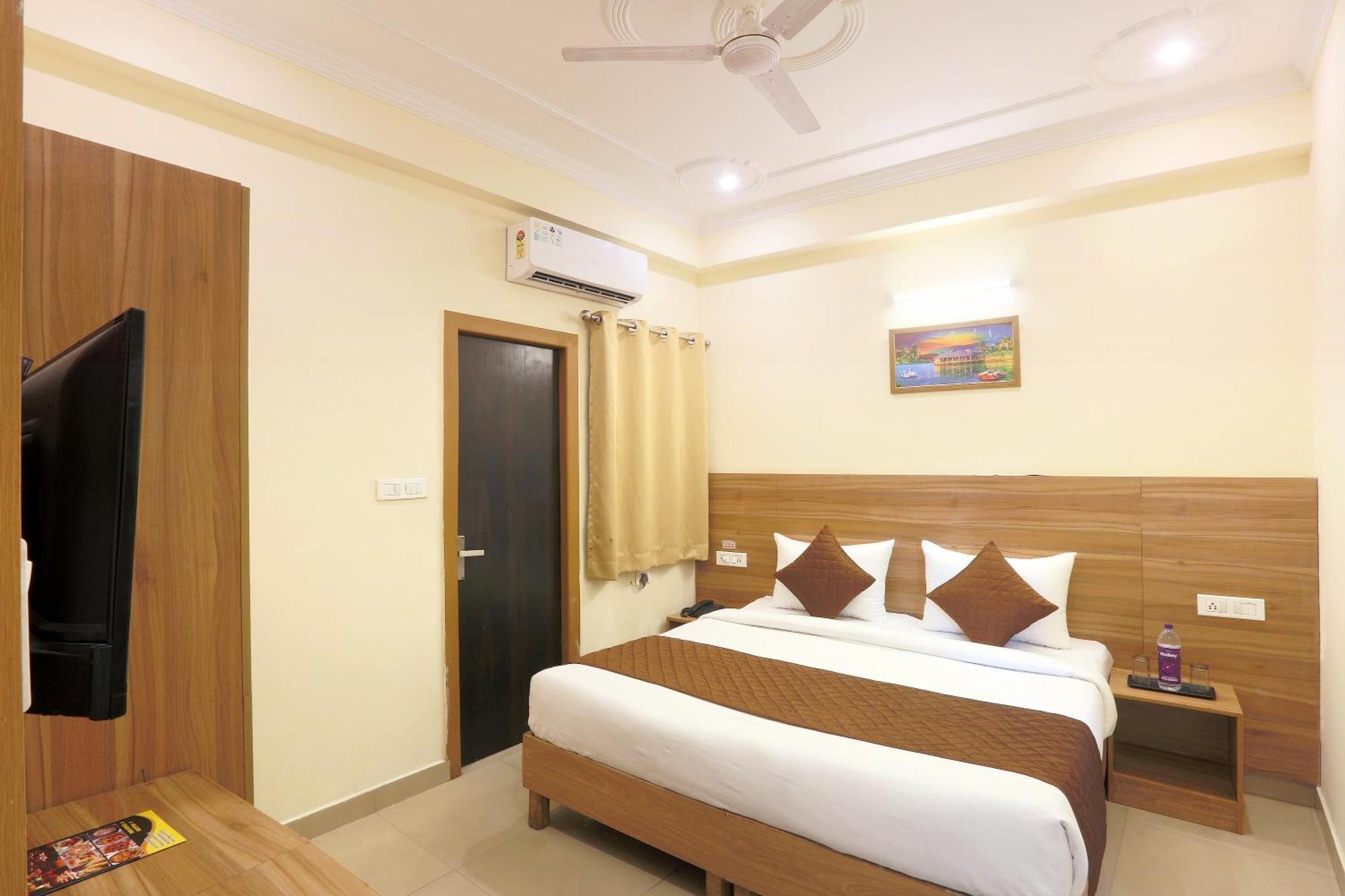 Hotel Lemon Suites & Banquet Noida Sector 62 Exterior foto