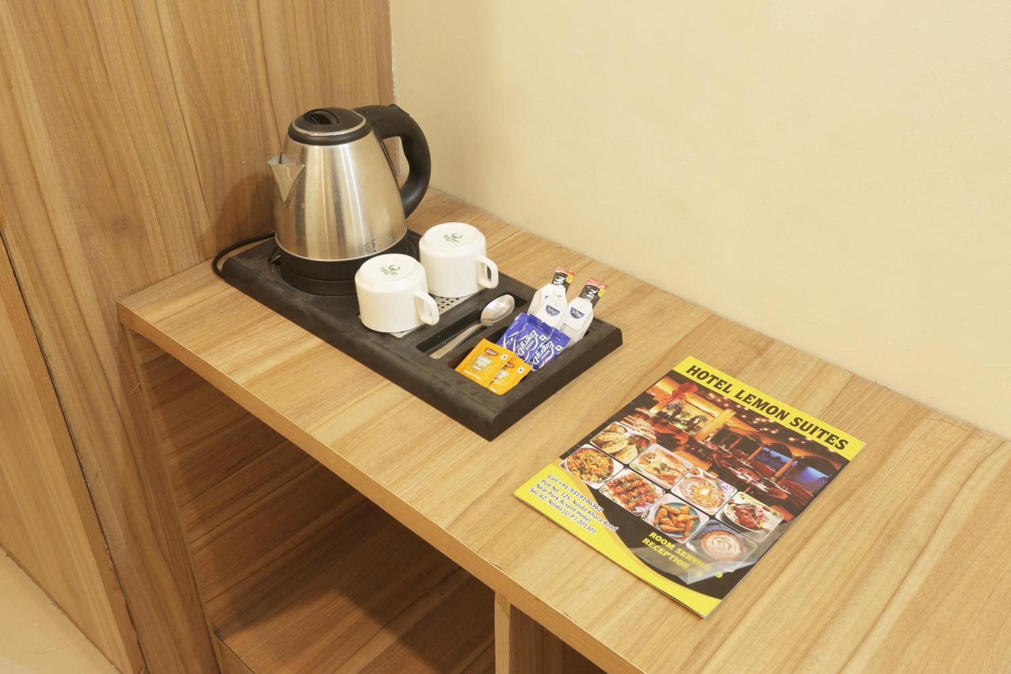 Hotel Lemon Suites & Banquet Noida Sector 62 Exterior foto