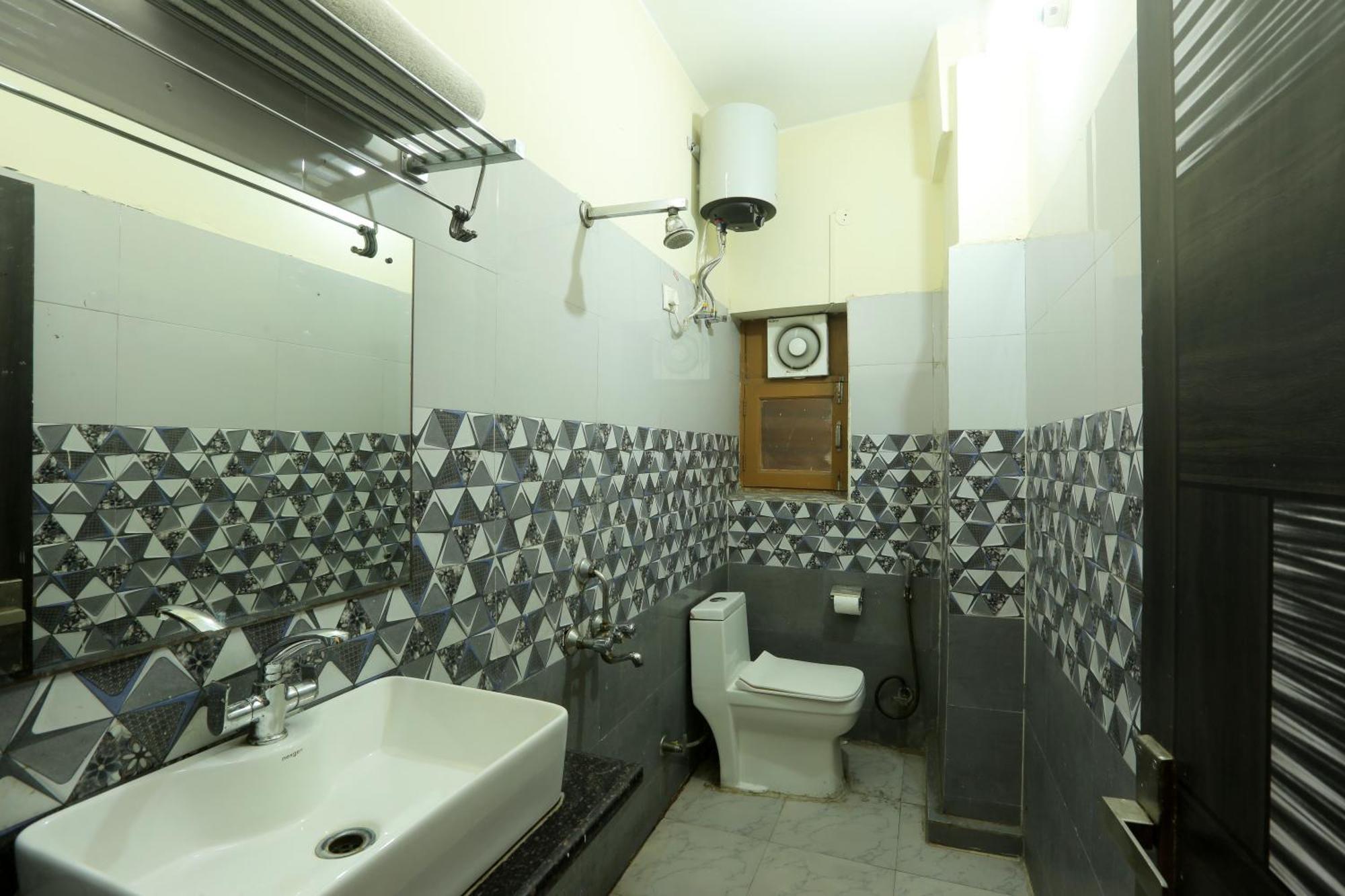 Hotel Lemon Suites & Banquet Noida Sector 62 Exterior foto