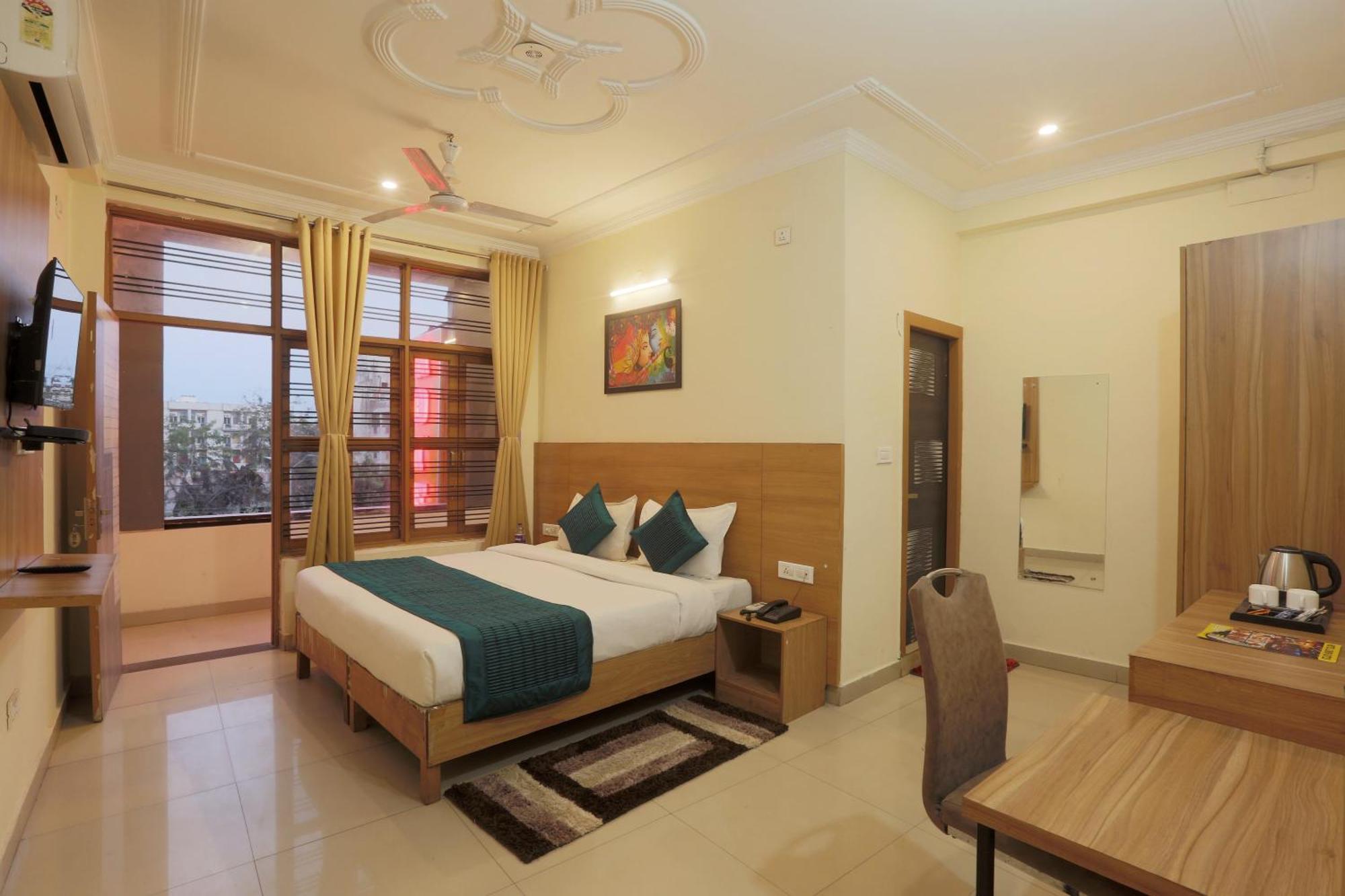 Hotel Lemon Suites & Banquet Noida Sector 62 Exterior foto