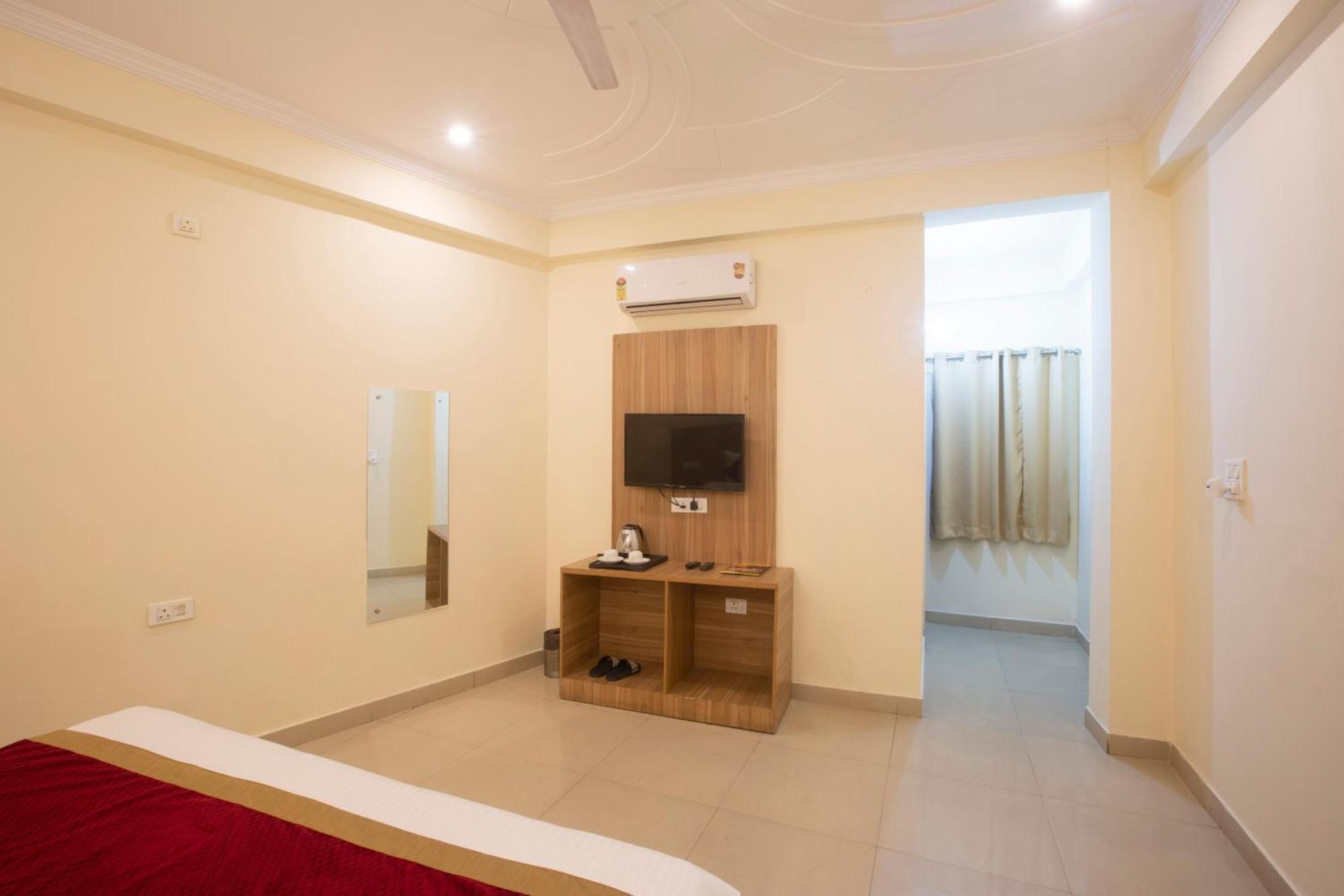 Hotel Lemon Suites & Banquet Noida Sector 62 Exterior foto