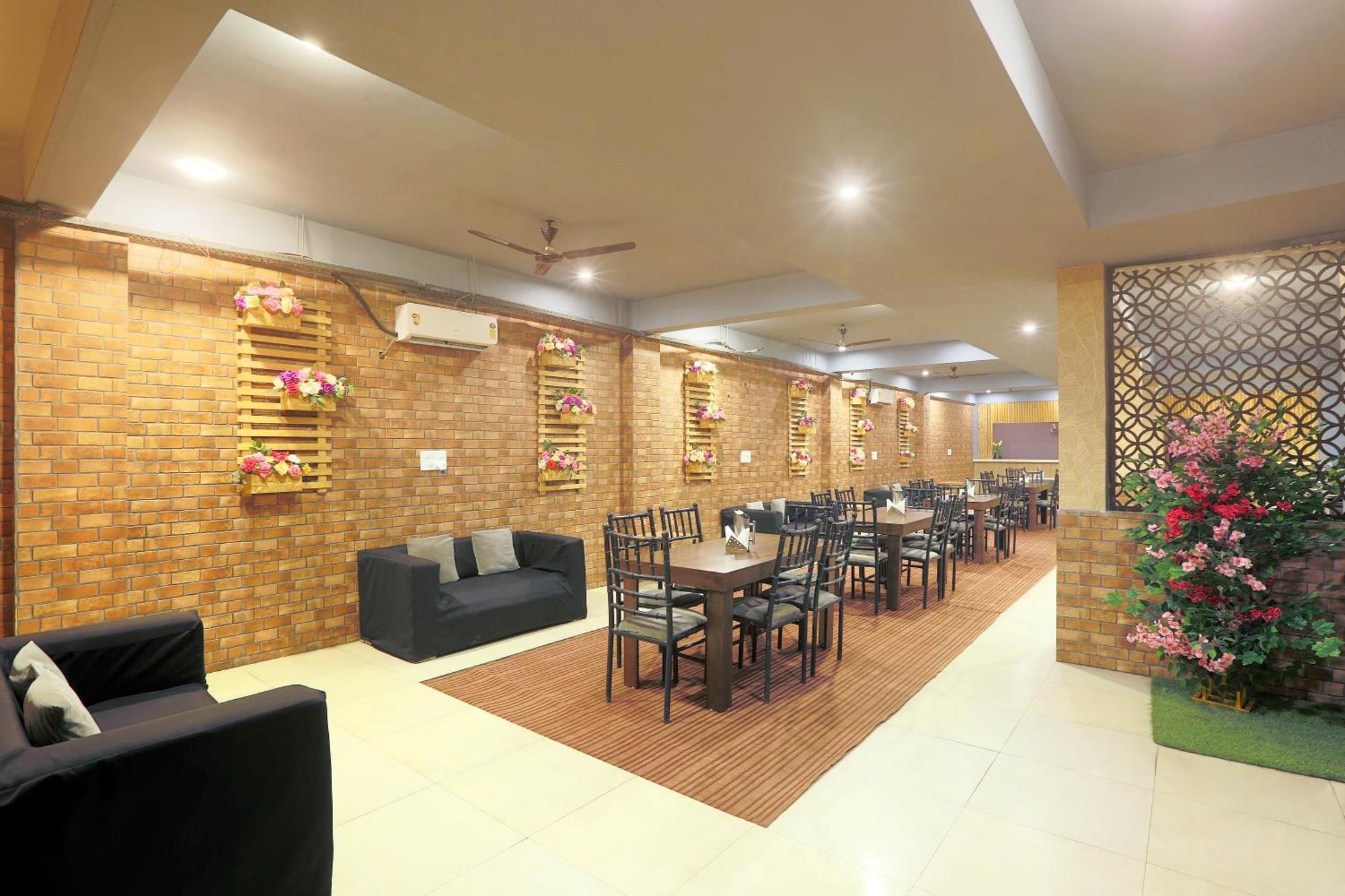 Hotel Lemon Suites & Banquet Noida Sector 62 Exterior foto